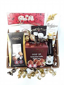 מארז מתוק בסלסלת קש גדולה מארז מתוק בסלסלת קש גדולה