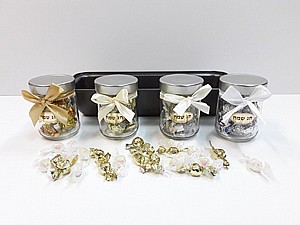 תבנית אינגליש קייק עם 4 צנצנות פרלינים תבנית אינגליש קייק עם 4 צנצנות פרלינים