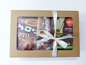 קופסת חלון עם מתוקים לחנוכה קופסת חלון עם מתוקים לחנוכה